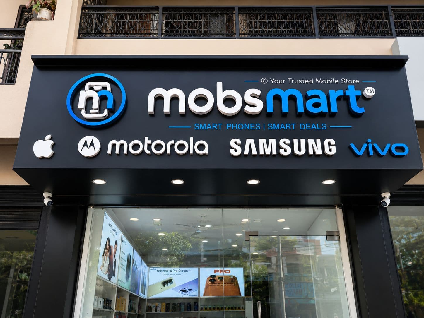 Mobsmart store front, Janakpuri