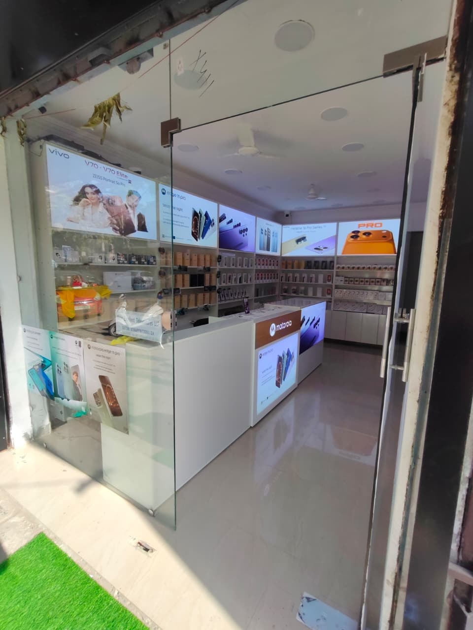 Entrance to Mobsmart showroom